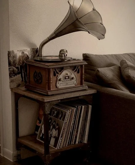 Timeless Antique Mahogany Heritage Gramophone
