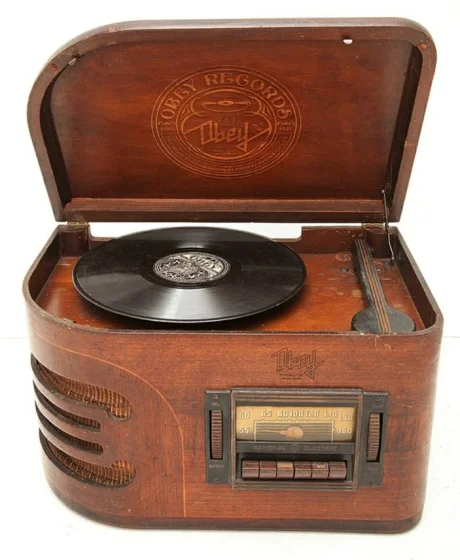 Timeless Antique Mahogany Heritage Gramophone